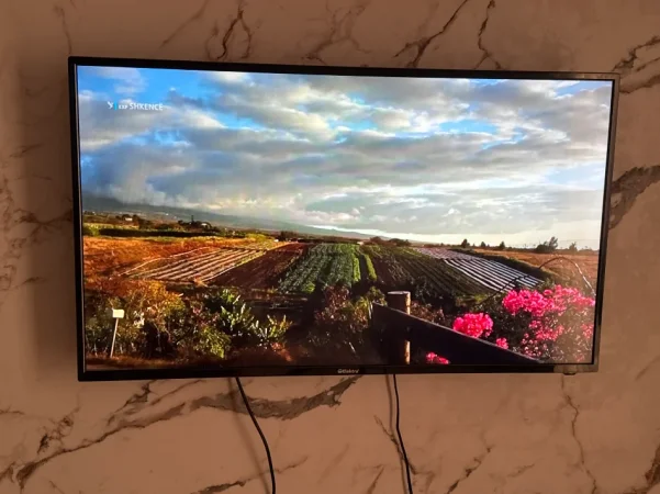 Tirane, shes Smart TV Tv Elektra 42