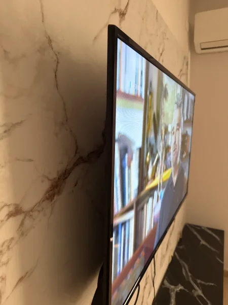 Tirane, shes Smart TV Tv Elektra 42