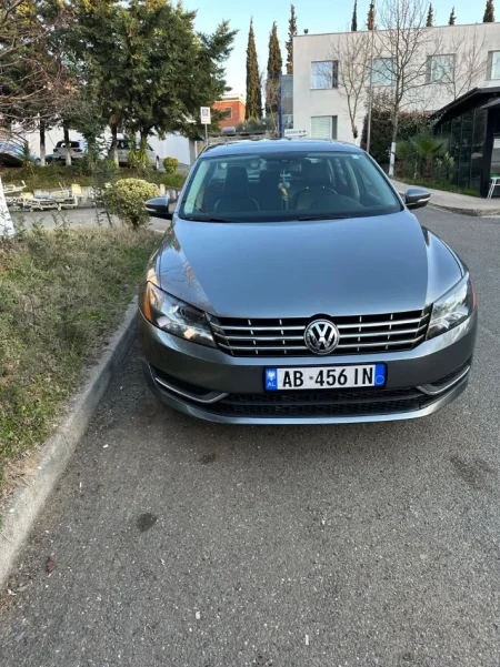 Tirane, shitet makine Volkswagen Passat Sel Nafte, gri e erret automatik Kondicioner 240.000 km 7.000 €