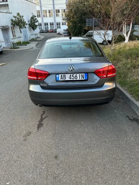 Tirane, shitet makine Volkswagen Passat Sel Nafte, gri e erret automatik Kondicioner 240.000 km 7.000 €