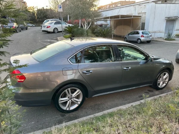 Tirane, shitet makine Volkswagen Passat Sel Nafte, gri e erret automatik Kondicioner 240.000 km 7.000 €