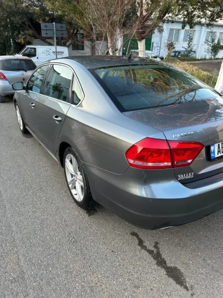 Tirane, shitet makine Volkswagen Passat Sel Nafte, gri e erret automatik Kondicioner 240.000 km 7.000 €