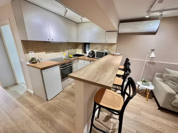 Tirane, jepet me qera apartament 2+1 Kati 1, 135 m² 670 € (mihal grameno)