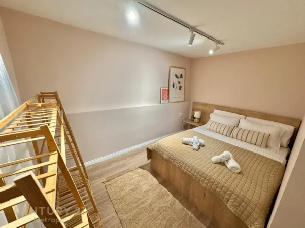 Tirane, jepet me qera apartament 2+1 Kati 1, 135 m² 670 € (mihal grameno)