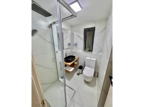Tirane, jepet me qera apartament 2+1 Kati 1, 135 m² 670 € (mihal grameno)