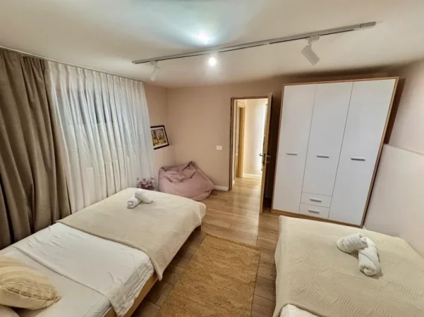Tirane, jepet me qera apartament 2+1 Kati 1, 135 m² 670 € (mihal grameno)