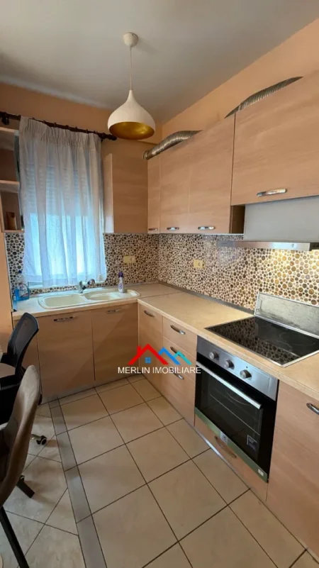 Tirane, jepet me qera apartament 2+1+Ballkon Kati 9, 100 m² 500 € (RRUGA KASTRIOTET,KTHESA E KAMZES)