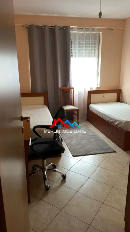 Tirane, jepet me qera apartament 2+1+Ballkon Kati 9, 100 m² 500 € (RRUGA KASTRIOTET,KTHESA E KAMZES)