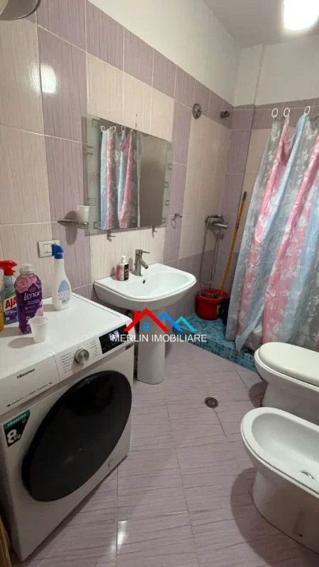 Tirane, jepet me qera apartament 2+1+Ballkon Kati 9, 100 m² 500 € (RRUGA KASTRIOTET,KTHESA E KAMZES)