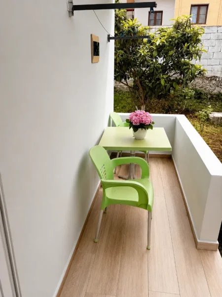 Tirane, jap me qera shtepi 1+1+Ballkon Kati 1, 50 m² 400 € (Mihal Grameno Nr.161)