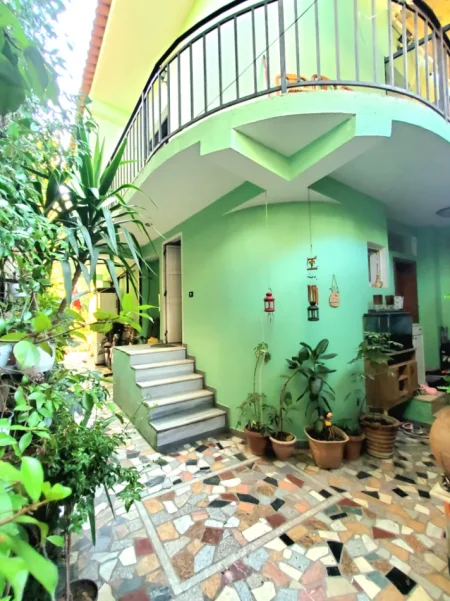 Tirane, jepet me qera shtepi 2+1 Kati 2, 100 m² 600 € 
