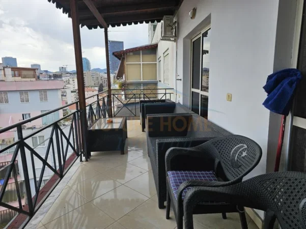 Tirane, jepet me qera apartament 2+1+Ballkon Kati 9, 111 m² 650 € (Rruga Barrikadave, Tiranë)