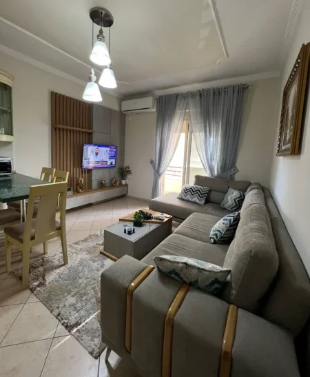 Tirane, jepet me qera apartament 2+1 , 80 m² 650 € 