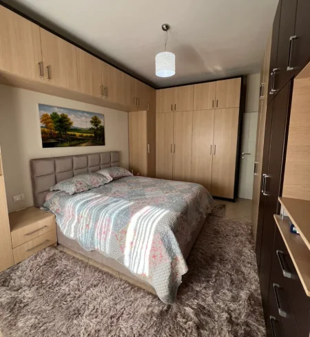 Tirane, jepet me qera apartament 2+1 , 80 m² 650 € 