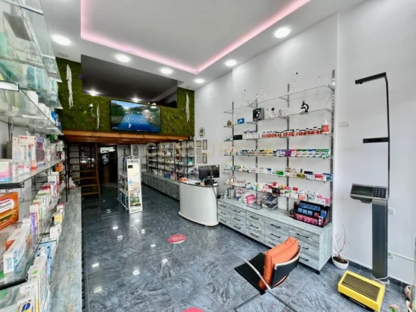 Tirane, shes ambjent biznesi Kati 0, 72 m² (Farmaci)
