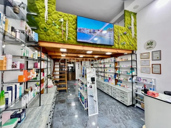 Tirane, shes ambjent biznesi Kati 0, 72 m² (Farmaci)