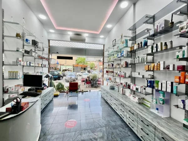 Tirane, shes ambjent biznesi Kati 0, 72 m² (Farmaci)