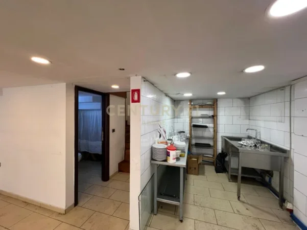 Tirane, shes ambjent biznesi Kati 0, 130 m² 