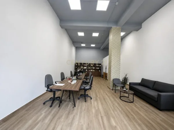 Tirane, jepet me qera ambjent biznesi Kati 0, 70 m² 800 € 