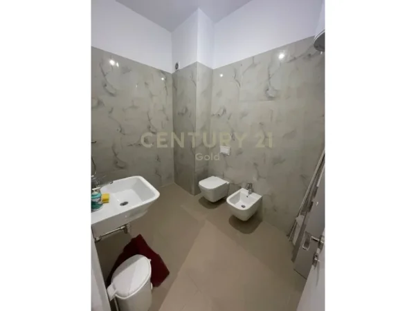 Tirane, jepet me qera zyre Kati 7, 119 m² 1.100 € (Square 21)
