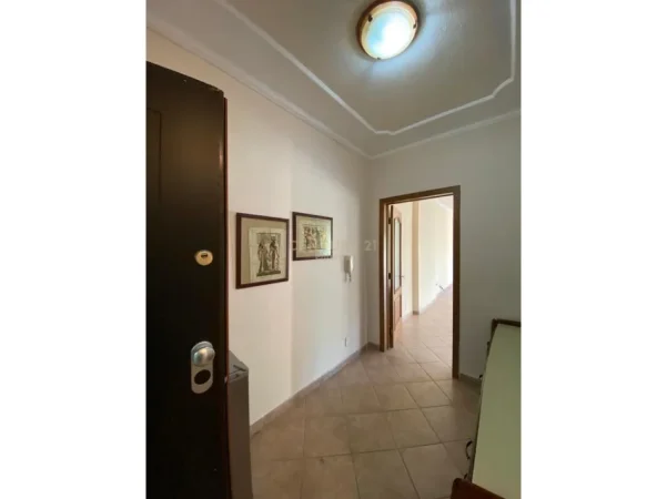 Tirane, jepet me qera ambjent biznesi Kati 3, 147 m² 1.400 € 