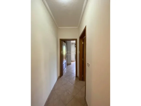 Tirane, jepet me qera ambjent biznesi Kati 3, 147 m² 1.400 € 