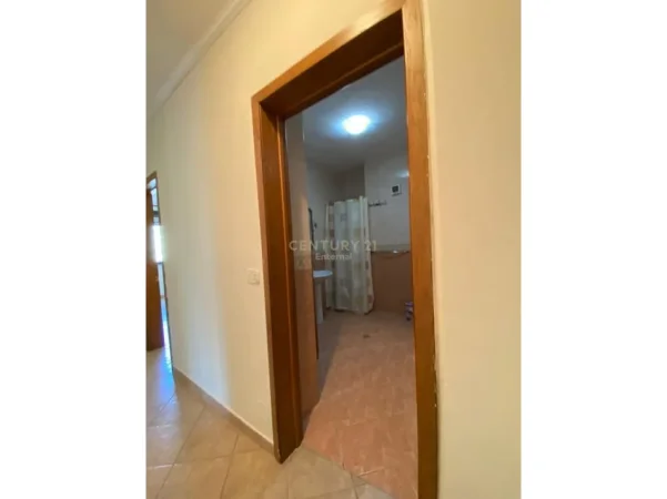 Tirane, jepet me qera ambjent biznesi Kati 3, 147 m² 1.400 € 