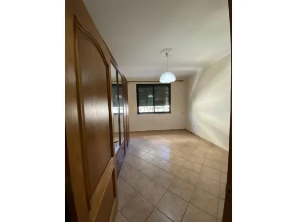 Tirane, jepet me qera ambjent biznesi Kati 3, 147 m² 1.400 € 