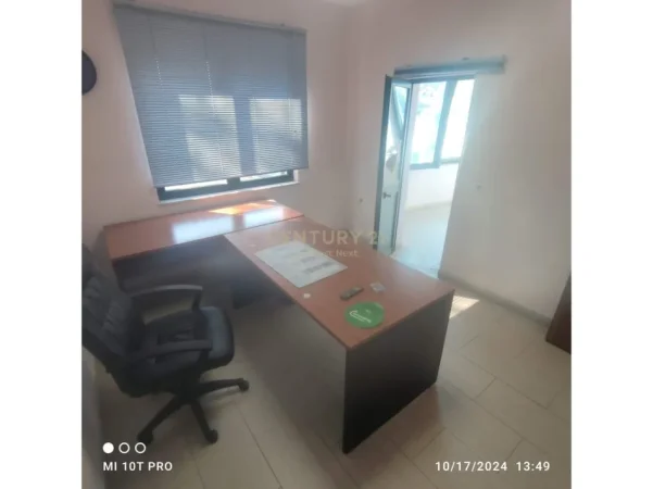 Tirane, jepet me qera ambjent biznesi Kati 2, 230 m² 1.500 € 