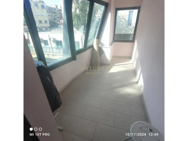 Tirane, jepet me qera ambjent biznesi Kati 2, 230 m² 1.500 € 