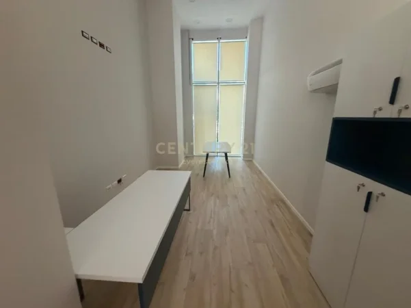 Shqiperi, jepet me qera ambjent biznesi , 104 m² 2.900 € (Juvenilja)