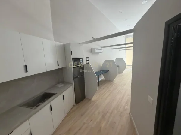 Shqiperi, jepet me qera ambjent biznesi , 104 m² 2.900 € (Juvenilja)