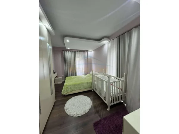 Tirane, jepet me qera apartament 1+1+Ballkon Kati 1, 80 m² 600 € (Liqeni i Thate)