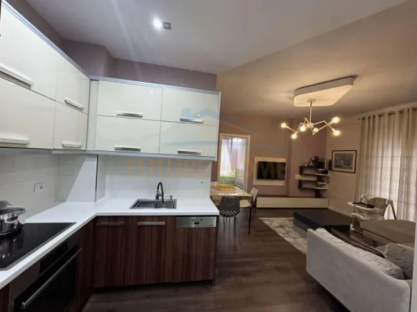 Tirane, jepet me qera apartament 1+1+Ballkon Kati 1, 80 m² 600 € (Liqeni i Thate)