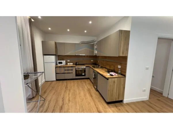 Tirane, jepet me qera apartament 2+1+Ballkon Kati 7, 90 m² 700 € (5 maj)