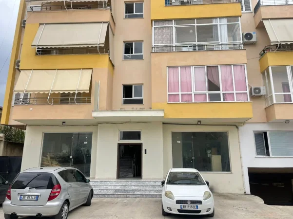 Tirane, shitet magazine Kati 0, 342 m²