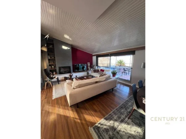 Tirane, jepet me qera apartament+verande | Penthouse 3+1+Aneks+Ballkon Kati 5, 210 m² 2.500 € (Ministria e Drejtesise)