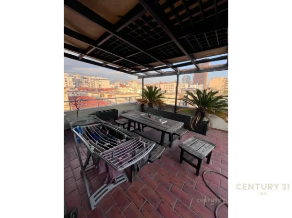 Tirane, jepet me qera apartament+verande | Penthouse 3+1+Aneks+Ballkon Kati 5, 210 m² 2.500 € (Ministria e Drejtesise)