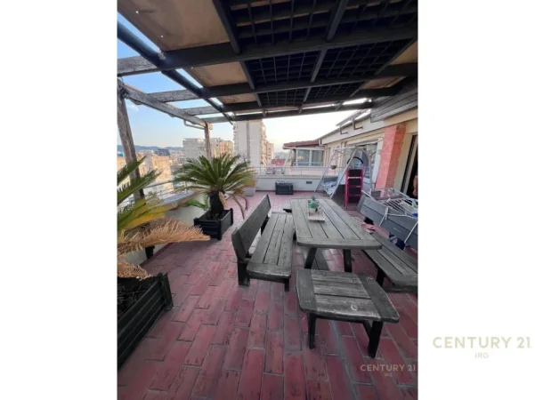 Tirane, jepet me qera apartament+verande | Penthouse 3+1+Aneks+Ballkon Kati 5, 210 m² 2.500 € (Ministria e Drejtesise)