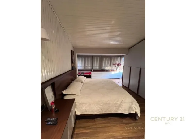 Tirane, jepet me qera apartament+verande | Penthouse 3+1+Aneks+Ballkon Kati 5, 210 m² 2.500 € (Ministria e Drejtesise)