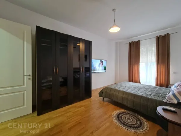 Tirane, jepet me qera apartament 2+1+Aneks+Ballkon Kati 2, 100 m² 1.200 € (Petrele)