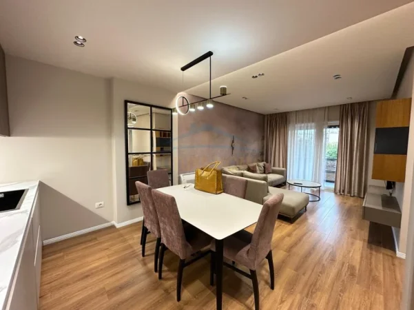 Tirane, jepet me qera apartament 1+1+Ballkon Kati 2, 71 m² 850 € (Shkolla e Kuqe)