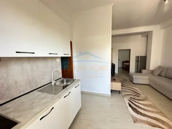 Tirane, jepet me qera apartament 2+1+Ballkon Kati 2, 100 m² 400 € (Bulevardi i Ri)