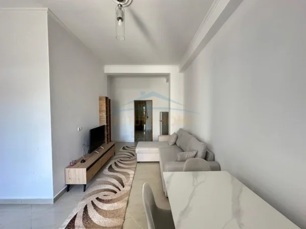 Tirane, jepet me qera apartament 2+1+Ballkon Kati 2, 100 m² 400 € (Bulevardi i Ri)