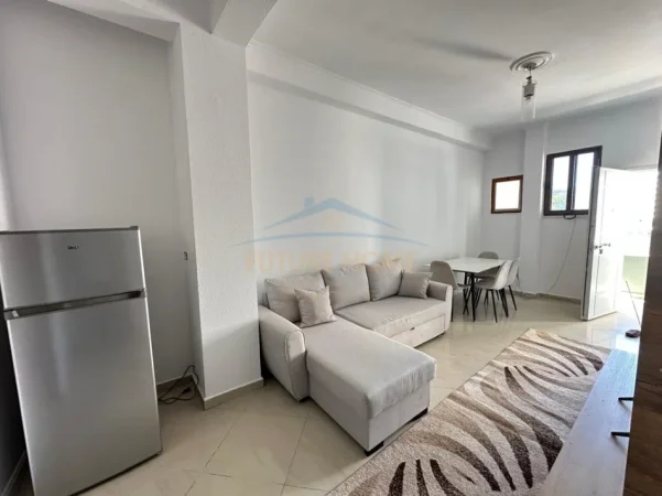 Tirane, jepet me qera apartament 2+1+Ballkon Kati 2, 100 m² 400 € (Bulevardi i Ri)