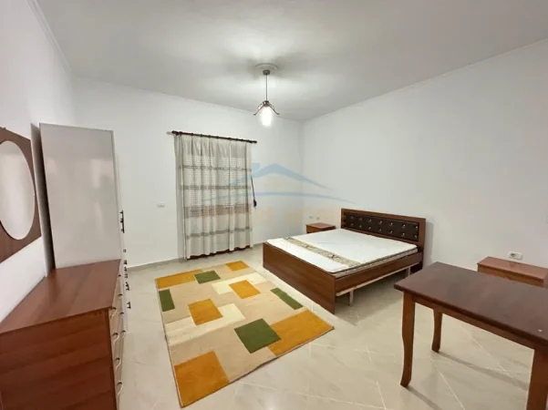 Tirane, jepet me qera apartament 2+1+Ballkon Kati 2, 100 m² 400 € (Bulevardi i Ri)