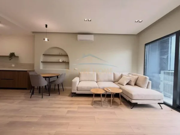 Tirane, jepet me qera apartament 1+1+Ballkon Kati 7, 63 m² 1.000 € (Rruga e Barrikadave)