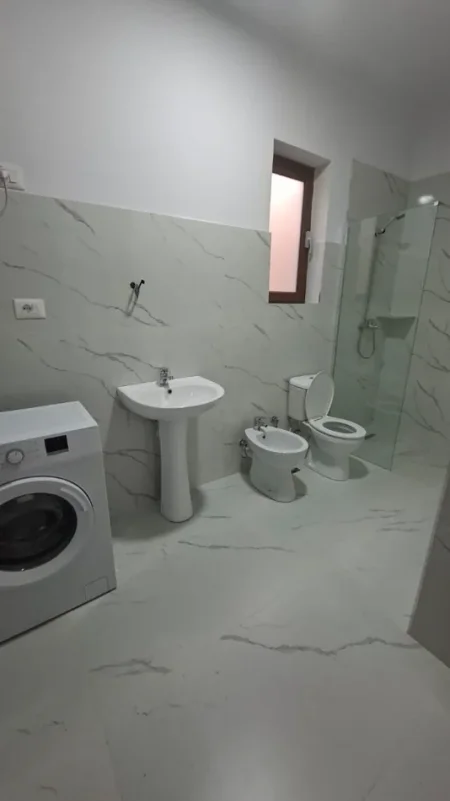 Tirane, jepet me qera apartament 2+1+Ballkon Kati 2, 150 m² 500 € (Rruga siri kodra)