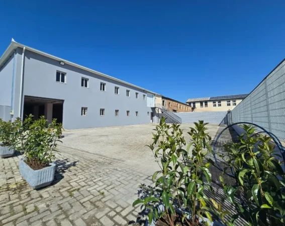 Durres, jepet me qera magazine , 800 m² 2.500 € (Shkozet, Durrës)