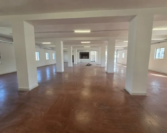 Durres, jepet me qera magazine , 800 m² 2.500 € (Shkozet, Durrës)